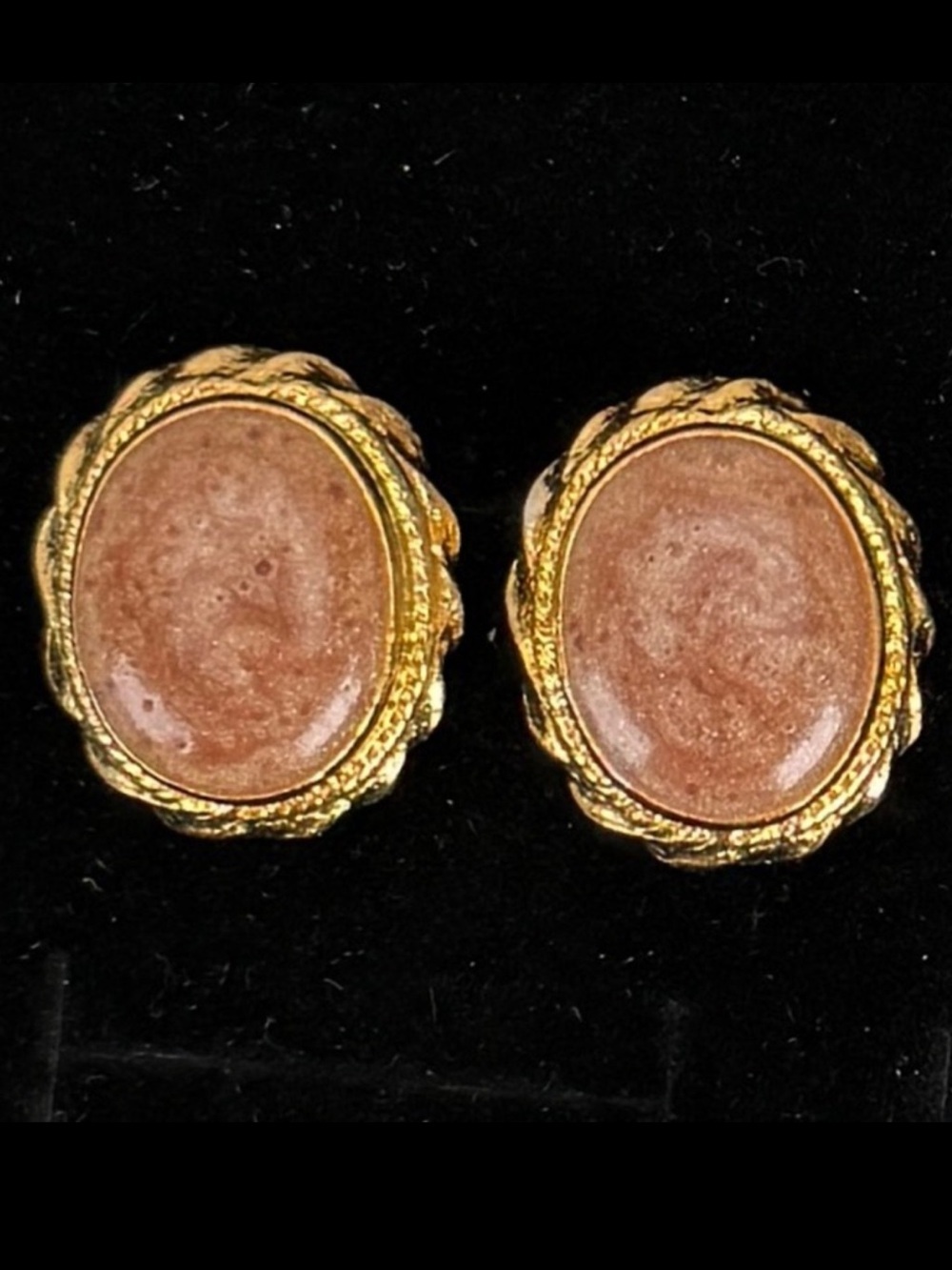 Goldtone vintage, gemstone weighter raised pierced earrings
